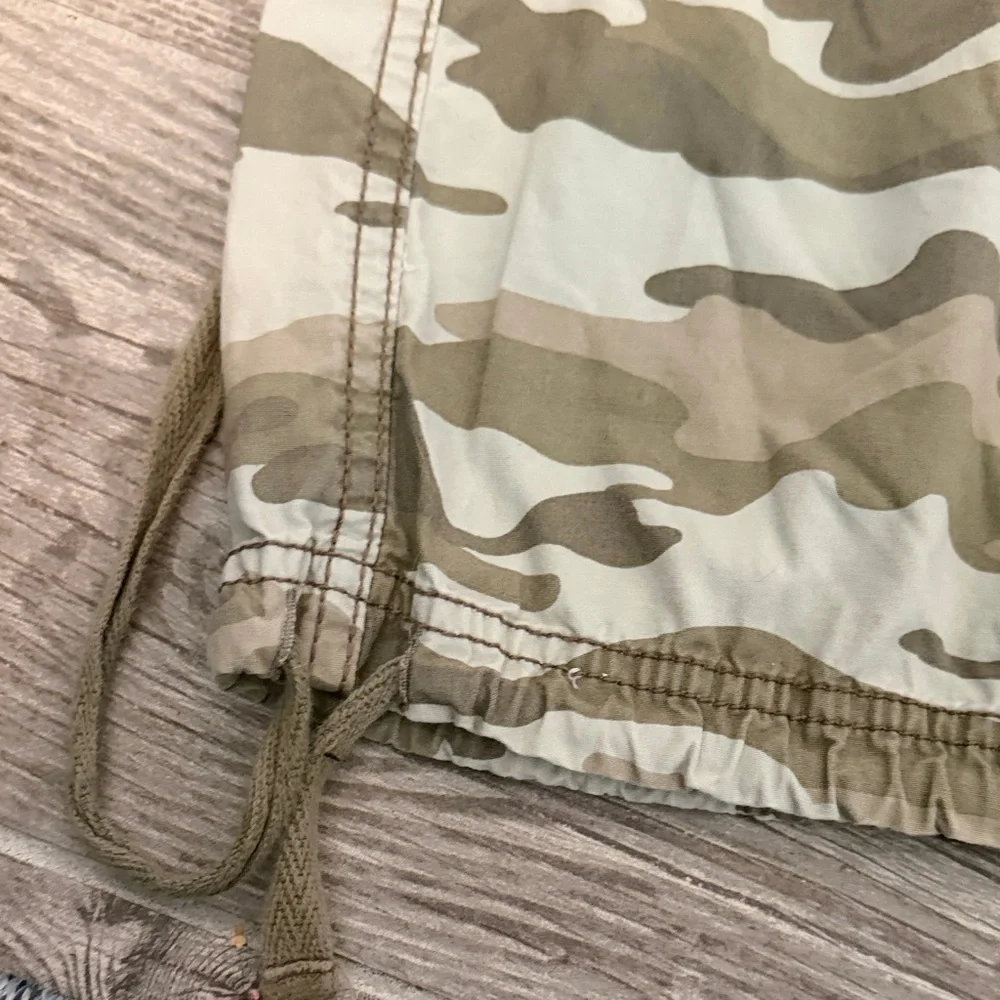 OP Camouflage Cargo Capris - Picture 3 of 6
